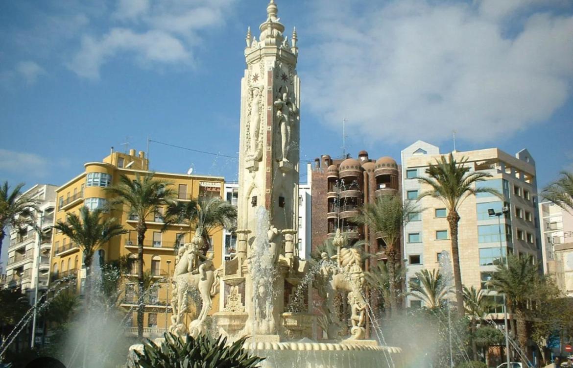 Centrally-Located, Spacious Flat At Historic Centre & Short Walk To Beach Alicante Eksteriør bilde