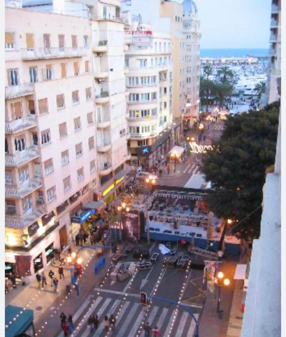 Centrally-Located, Spacious Flat At Historic Centre & Short Walk To Beach Alicante Eksteriør bilde
