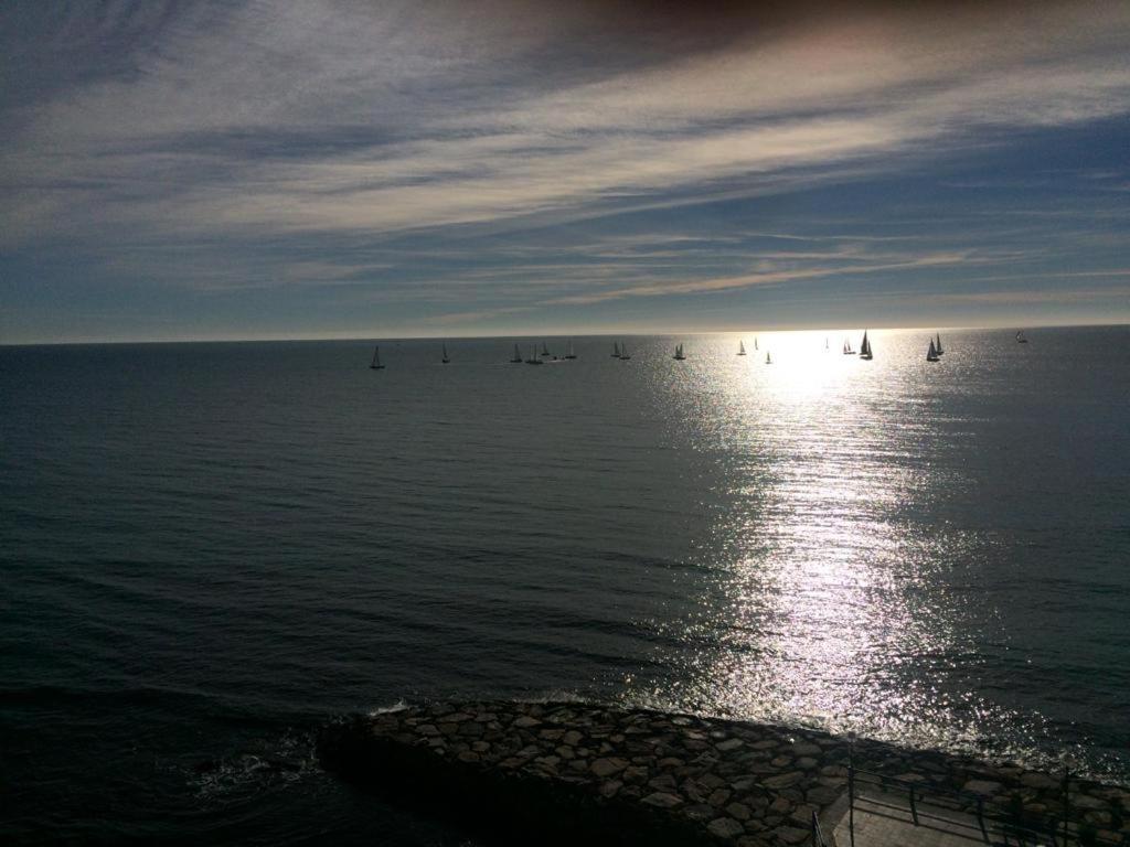 Centrally-Located, Spacious Flat At Historic Centre & Short Walk To Beach Alicante Eksteriør bilde