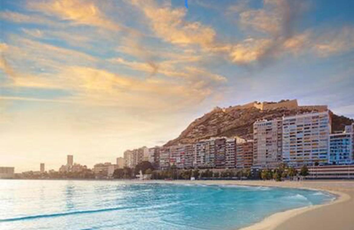 Centrally-Located, Spacious Flat At Historic Centre & Short Walk To Beach Alicante Eksteriør bilde