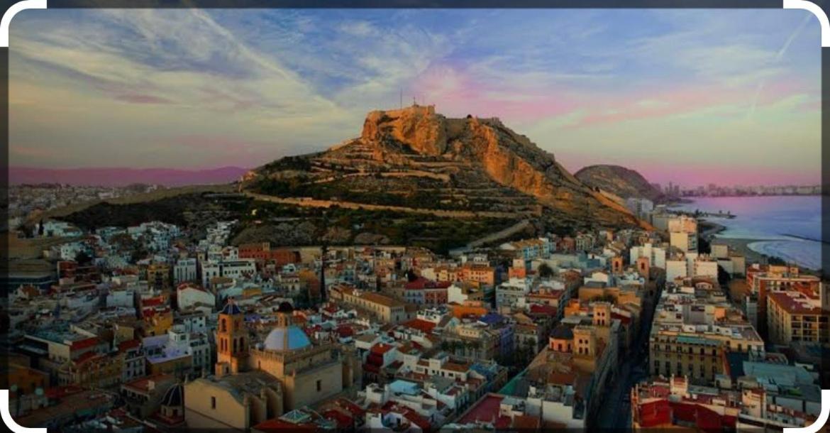 Centrally-Located, Spacious Flat At Historic Centre & Short Walk To Beach Alicante Eksteriør bilde