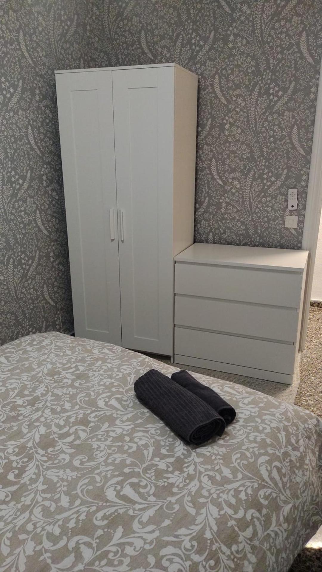 Centrally-Located, Spacious Flat At Historic Centre & Short Walk To Beach Alicante Eksteriør bilde
