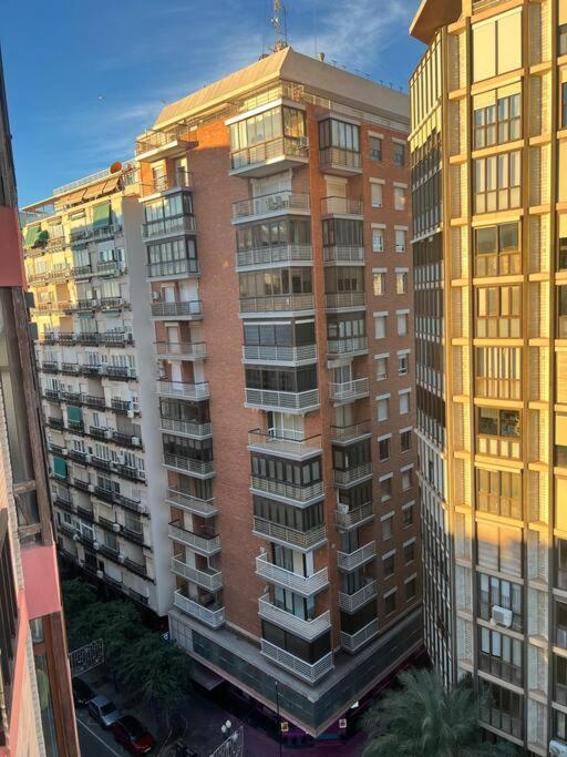 Centrally-Located, Spacious Flat At Historic Centre & Short Walk To Beach Alicante Eksteriør bilde