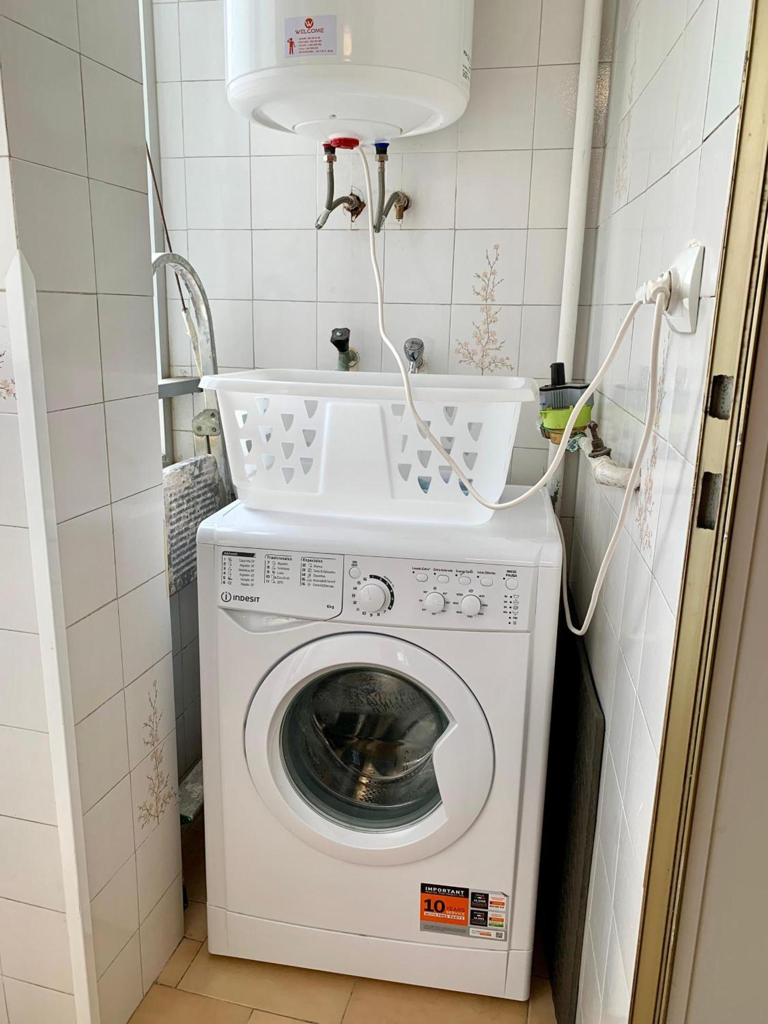 Centrally-Located, Spacious Flat At Historic Centre & Short Walk To Beach Alicante Eksteriør bilde