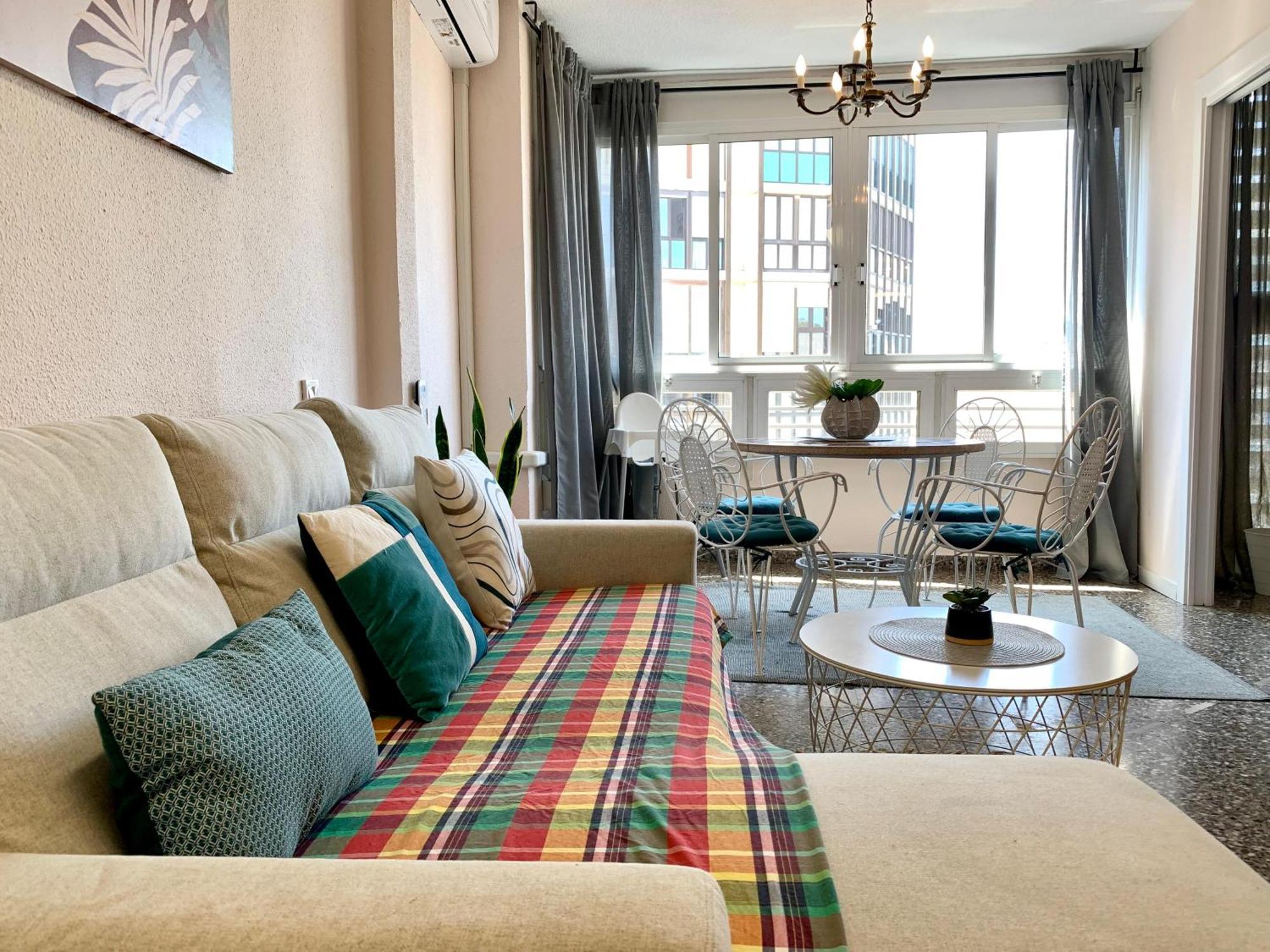 Centrally-Located, Spacious Flat At Historic Centre & Short Walk To Beach Alicante Eksteriør bilde