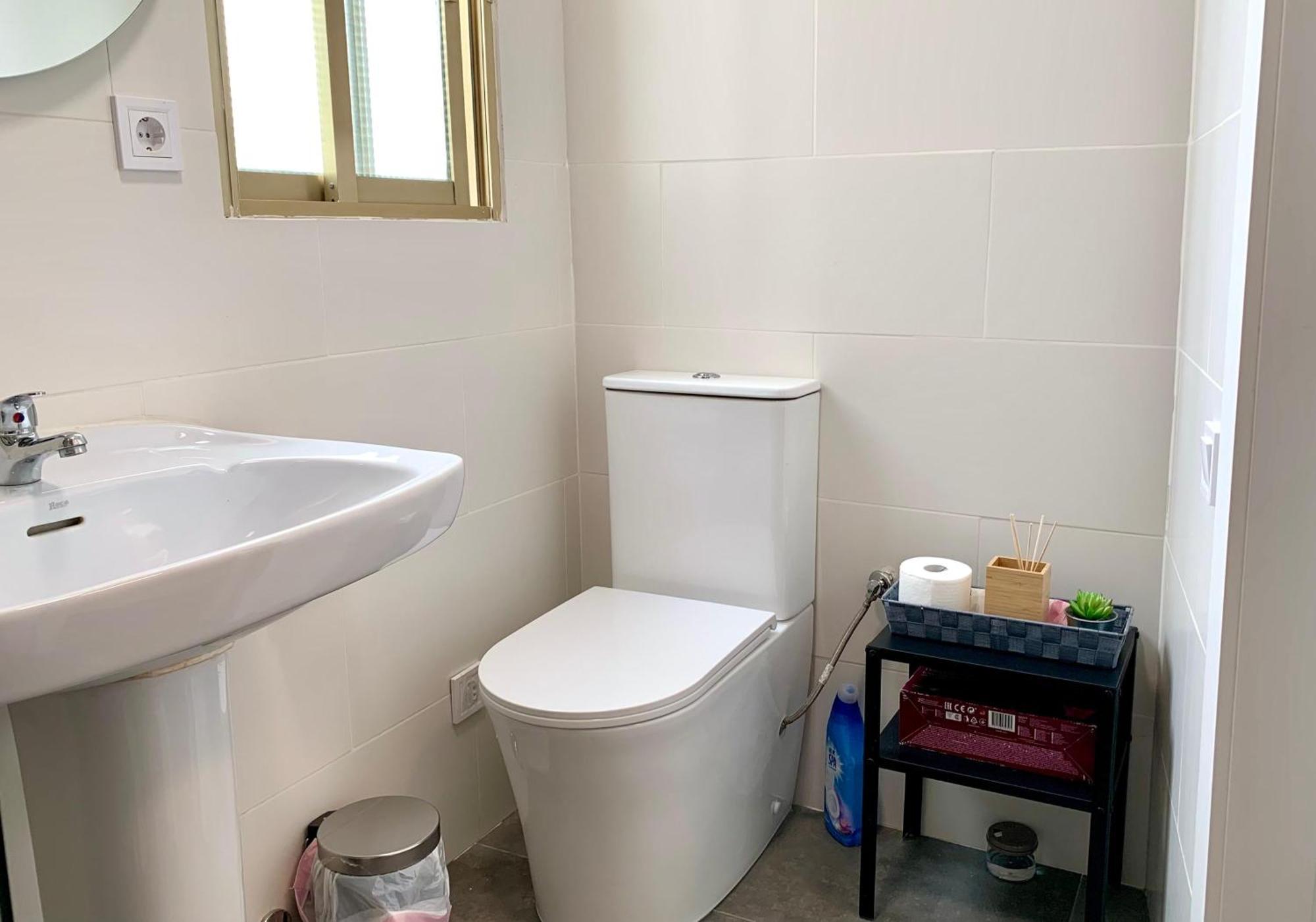 Centrally-Located, Spacious Flat At Historic Centre & Short Walk To Beach Alicante Eksteriør bilde
