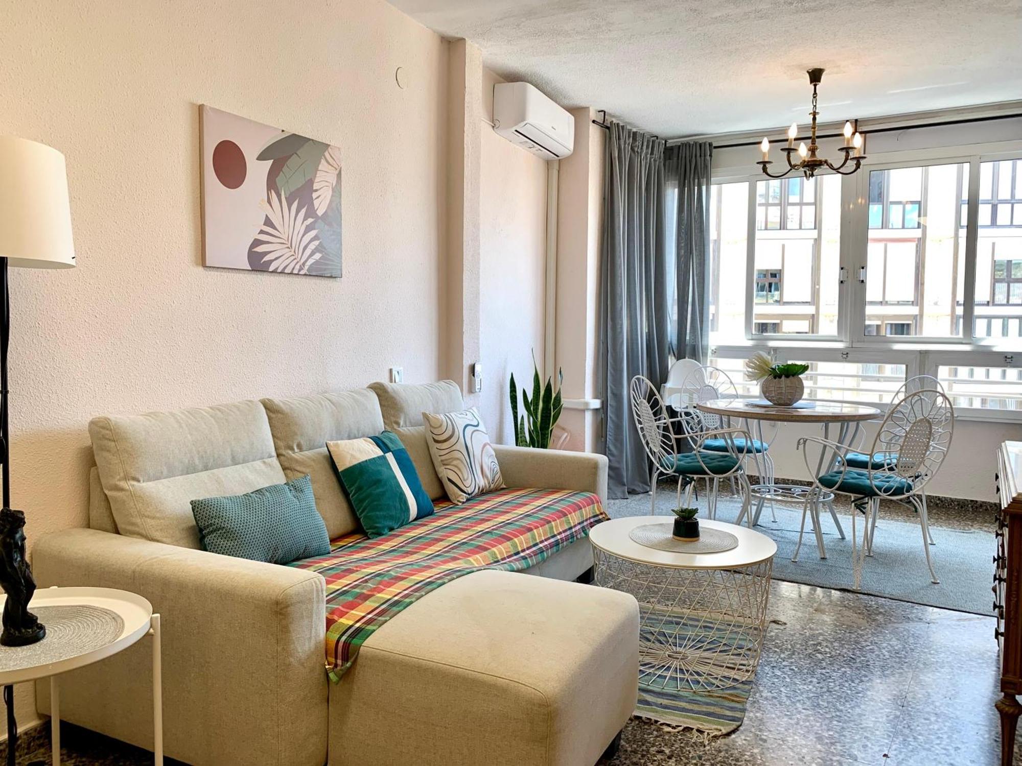 Centrally-Located, Spacious Flat At Historic Centre & Short Walk To Beach Alicante Eksteriør bilde