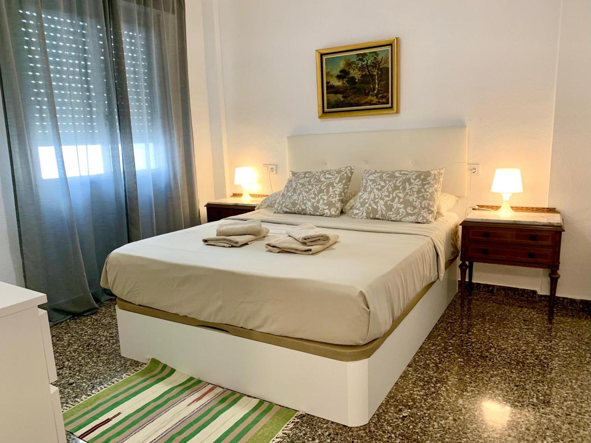 Centrally-Located, Spacious Flat At Historic Centre & Short Walk To Beach Alicante Eksteriør bilde