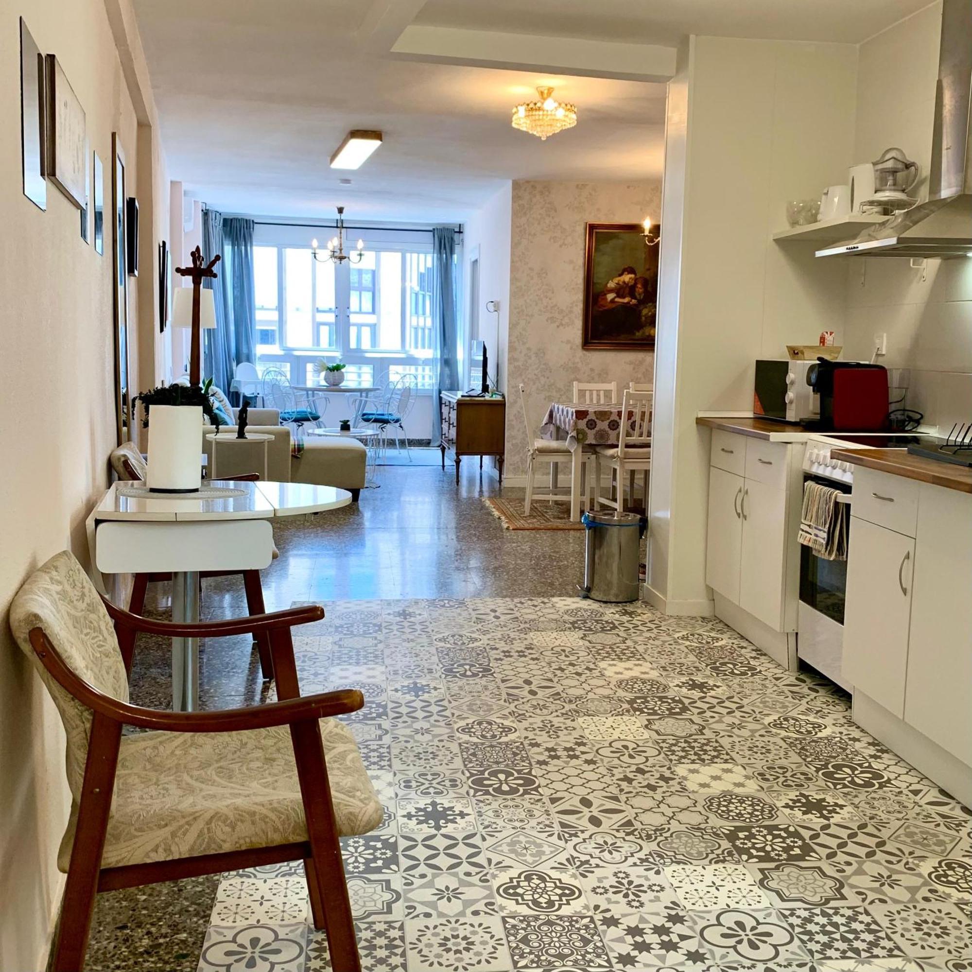 Centrally-Located, Spacious Flat At Historic Centre & Short Walk To Beach Alicante Eksteriør bilde